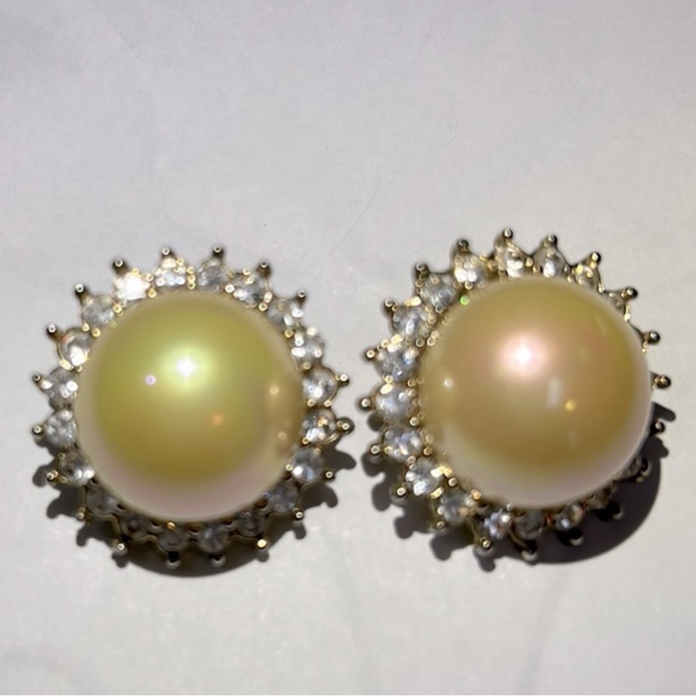 Wedding earrings vintage something old Looks just like Chanel! Pain free clip on